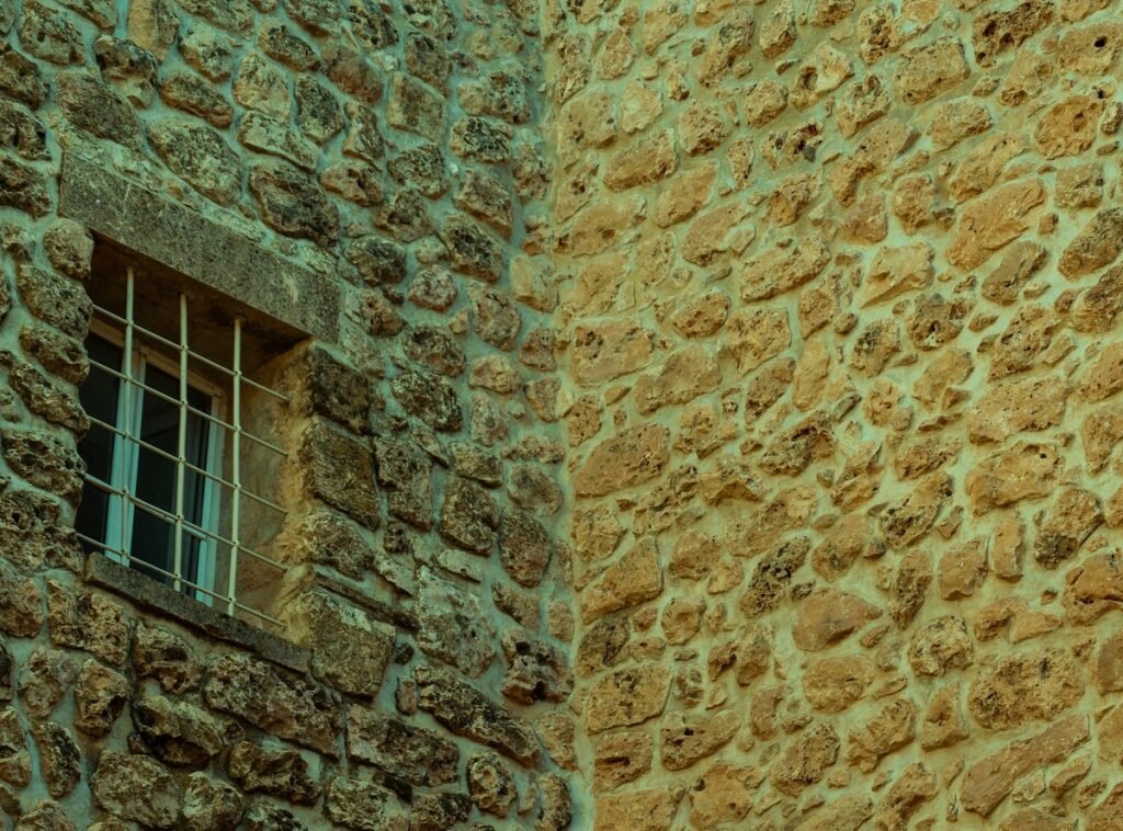 Aplicación de cal en paredes